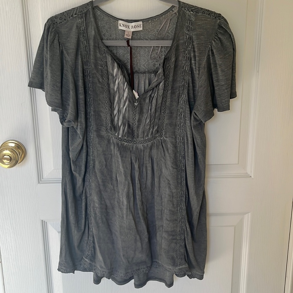Knox Rose NWT Cute Gray Blouse with Lace Back and Details
